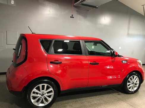 Used 2017 Kia Soul + image 3