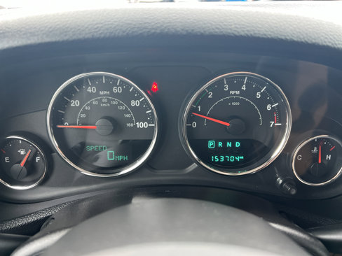 Used 2017 Jeep Wrangler Unlimited Sahara w/ Connectivity Group image 25