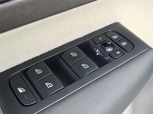 Used 2023 Volvo XC40 B5 Plus w/ Driver Assist Package image 29