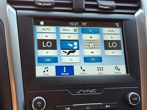 Used 2019 Ford Fusion SE image 9