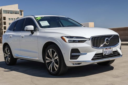 Used 2023 Volvo XC60 B5 Plus w/ Climate Package image 3