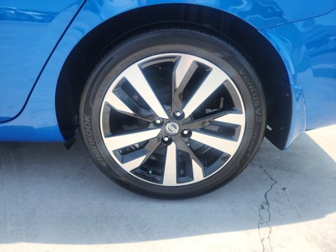 Used 2022 Nissan Versa SR image 14