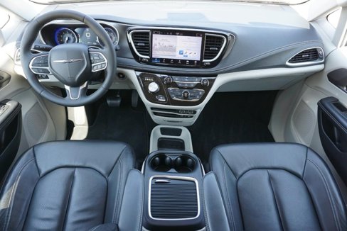 Used 2022 Chrysler Pacifica Touring-L image 32