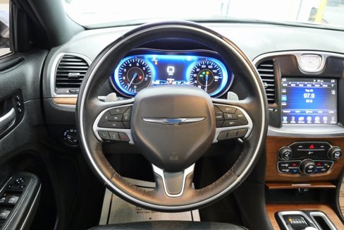 Used 2016 Chrysler 300 C Platinum image 23
