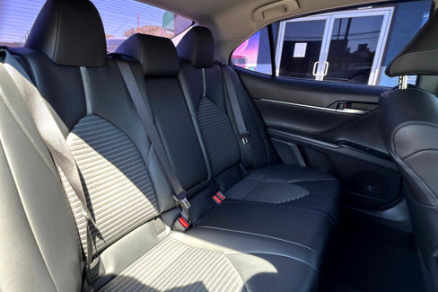 Used 2020 Toyota Camry SE image 17