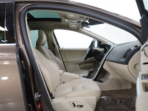 Used 2015 Volvo XC60 T6 Platinum image 10