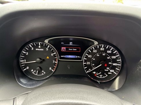 Used 2020 Nissan Pathfinder S image 24
