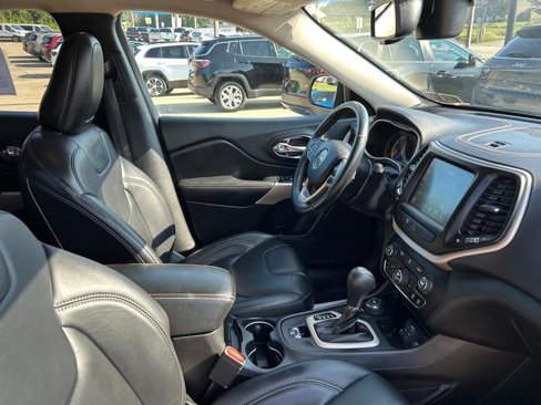 Used 2017 Jeep Cherokee Limited image 23