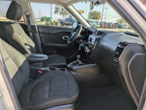 Used 2015 Kia Soul + image 26