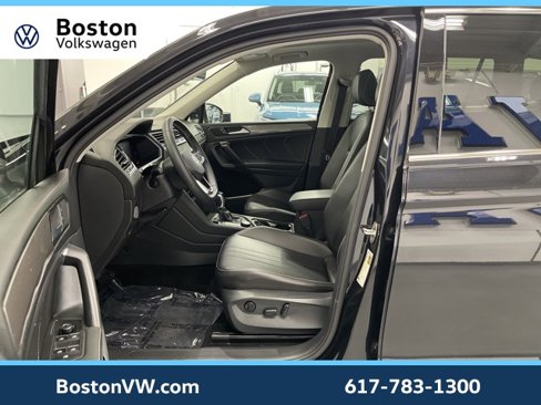 Certified 2022 Volkswagen Tiguan SE image 7