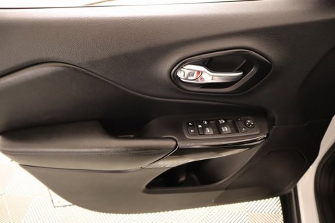Used 2021 Jeep Cherokee Latitude Plus image 15