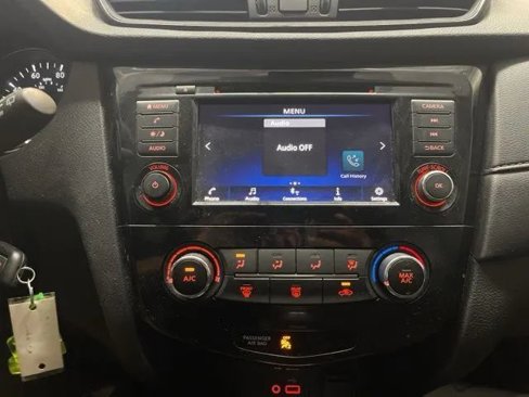Used 2020 Nissan Rogue S image 18