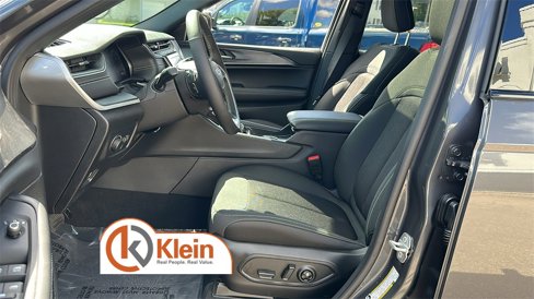 New 2025 Jeep Grand Cherokee Laredo X w/ Luxury Tech Group I image 13