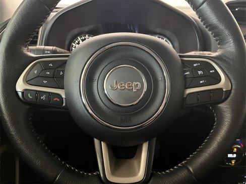 Used 2016 Jeep Renegade Limited image 18