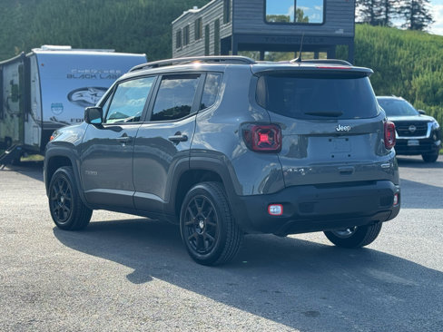 Used 2021 Jeep Renegade Latitude w/ Luxury Group I image 7