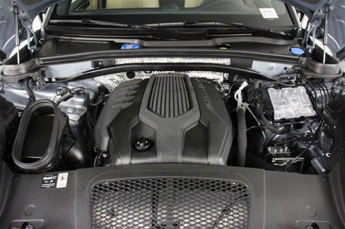 Certified 2025 Porsche Macan Turbo image 26