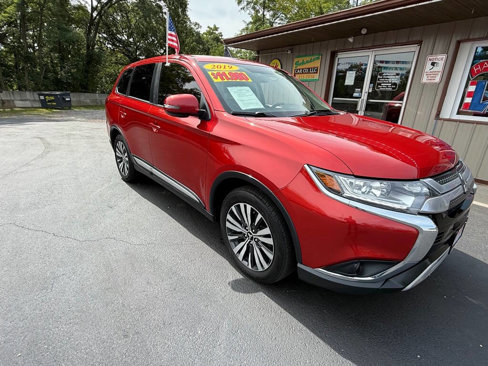 Used 2019 Mitsubishi Outlander SE image 2