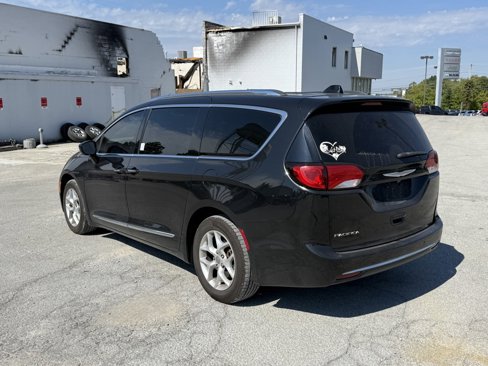 Used 2017 Chrysler Pacifica Touring-L Plus w/ Tire & Wheel Group image 8