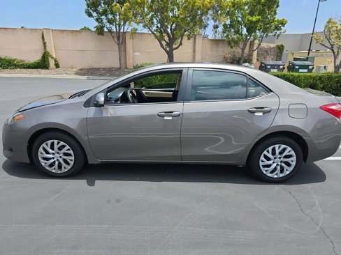 Used 2018 Toyota Corolla LE image 7