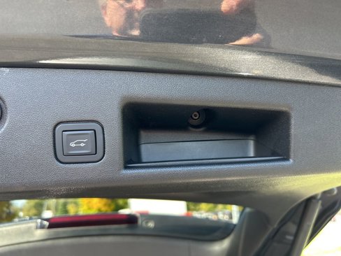 Used 2018 Chevrolet Equinox LT image 30