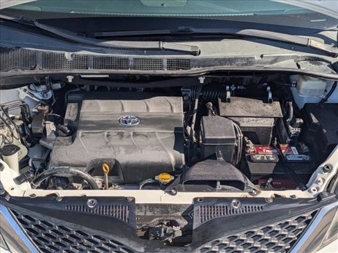 Used 2015 Toyota Sienna SE Premium image 22