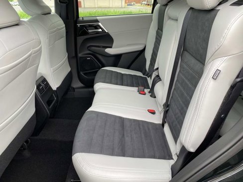 New 2025 Mitsubishi Outlander AWD image 7
