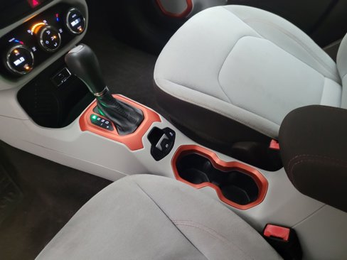 Used 2015 Jeep Renegade Latitude w/ Popular Equipment Group image 26