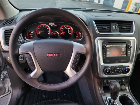 Used 2015 GMC Acadia SLT image 9