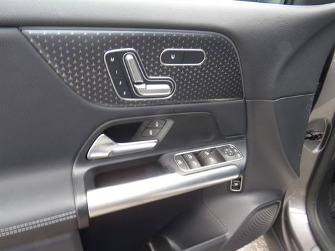 Used 2025 Mercedes-Benz GLA 250 4MATIC image 8