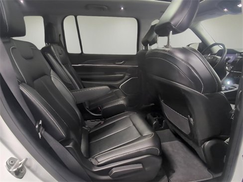 Used 2022 Jeep Grand Cherokee L Limited image 19