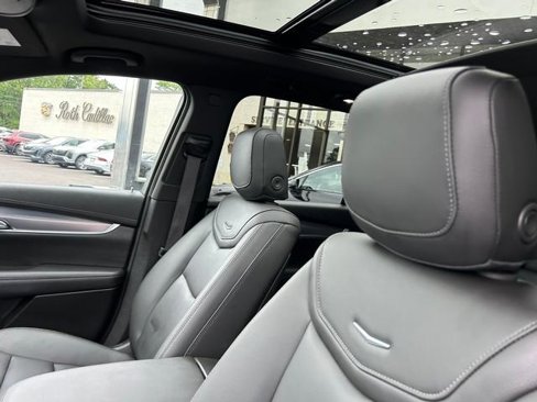 Used 2024 Cadillac XT6 Luxury image 10