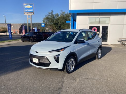 Used 2023 Chevrolet Bolt EUV LT w/ Comfort Package image 3