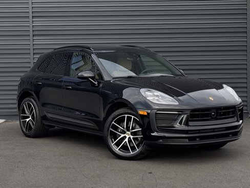 Certified 2025 Porsche Macan image 9