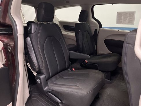 Certified 2019 Chrysler Pacifica Touring Plus w/ Cold Weather Group image 32