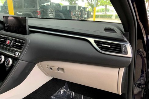Used 2023 Genesis G70 2.0T image 17