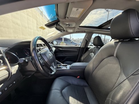 Used 2018 Toyota Camry XSE image 5