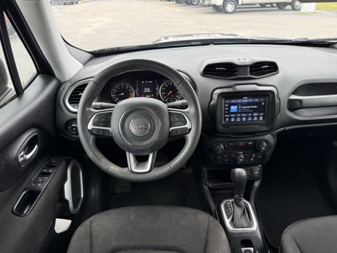 Used 2018 Jeep Renegade Latitude w/ Popular Equipment Group image 8