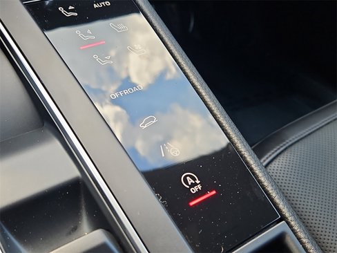 Used 2024 Porsche Macan image 19