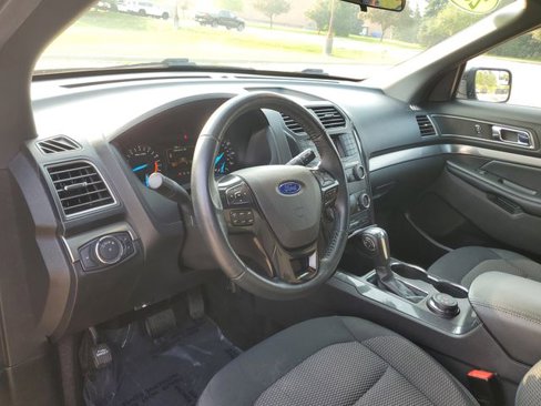 Used 2018 Ford Explorer XLT image 13