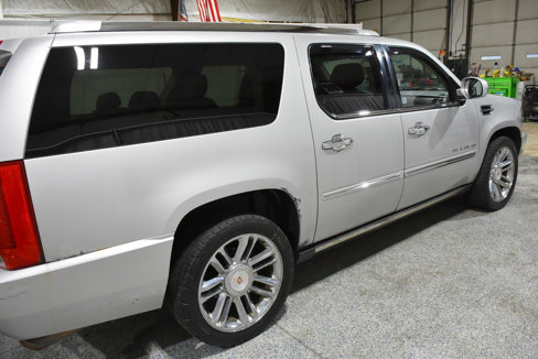 Used 2011 Cadillac Escalade ESV Premium image 7