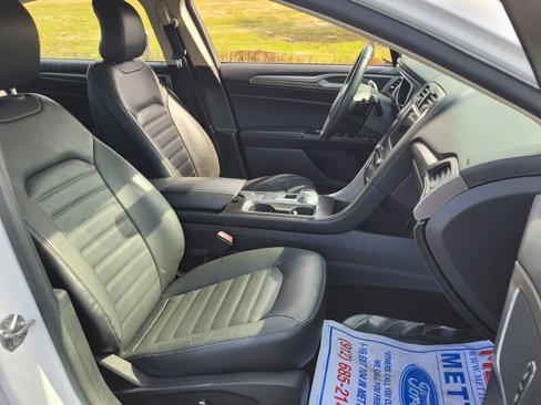 Used 2018 Ford Fusion SE w/ Fusion SE Technology Package image 15