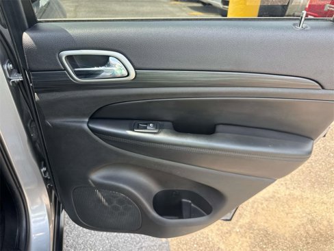 Used 2019 Jeep Grand Cherokee Laredo image 22