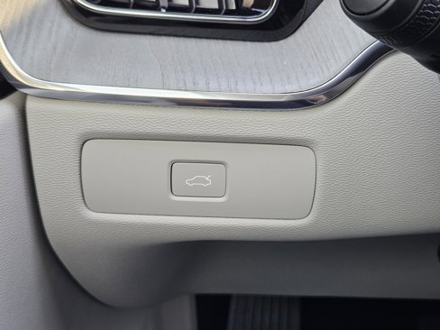 New 2025 Volvo XC60 B5 Plus w/ Protection Package Premier image 21