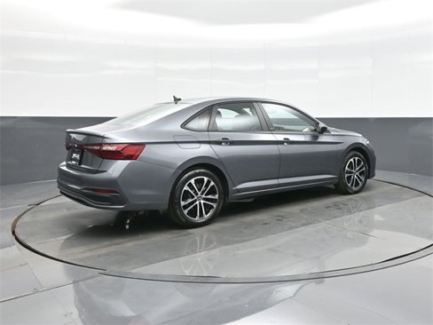 Certified 2025 Volkswagen Jetta Sport image 7