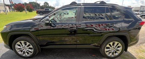Used 2023 Toyota RAV4 XLE Premium image 5
