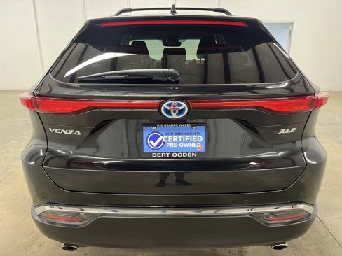 Used 2023 Toyota Venza LE image 6