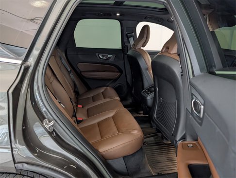 Used 2022 Volvo XC60 B5 Inscription w/ Protection Package Premier image 16
