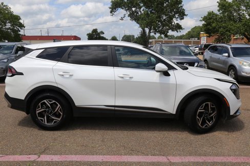 Used 2023 Kia Sportage LX image 2