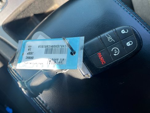 Used 2019 Jeep Grand Cherokee Laredo image 32