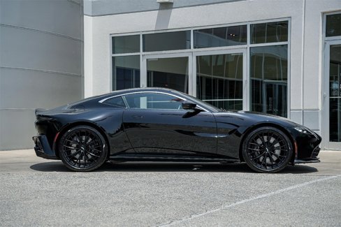 Used 2023 Aston Martin V8 Vantage Coupe image 14